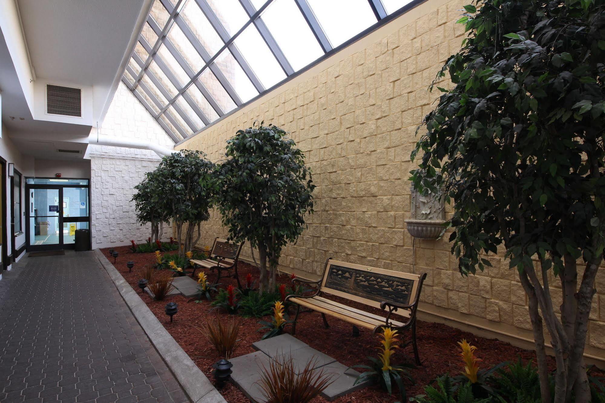 The Barclay Towers Hotel And Resort Virginia Beach Eksteriør billede